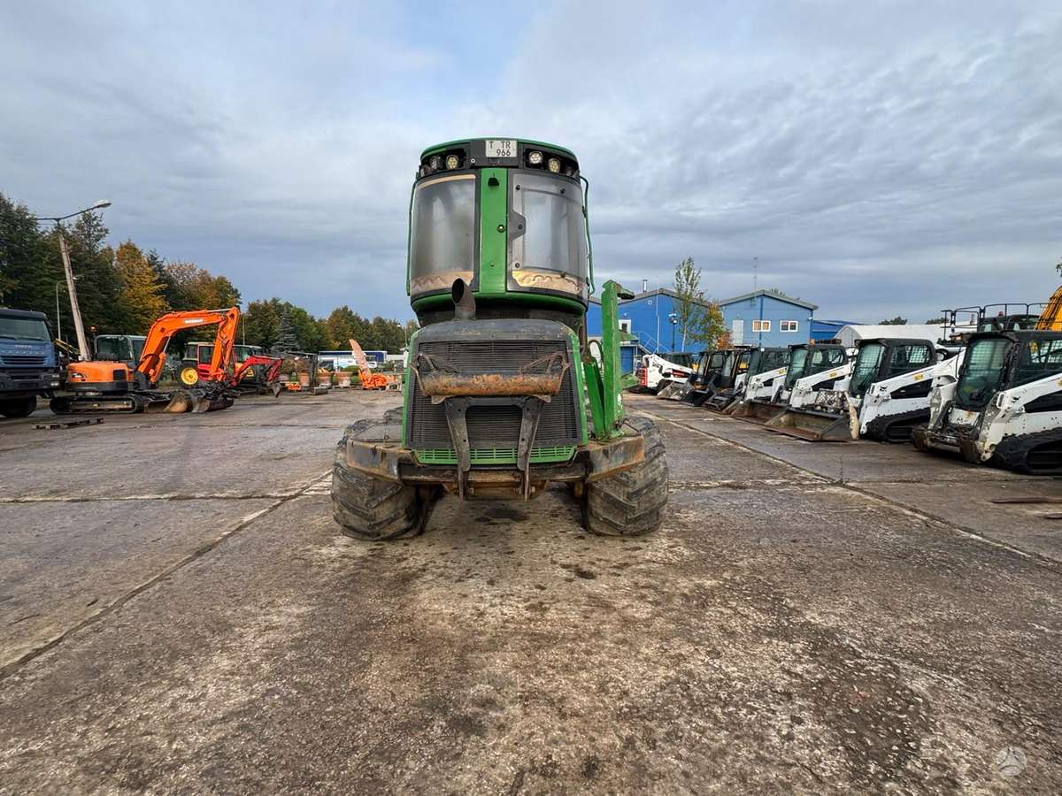 John Deere 810 E, medvežės