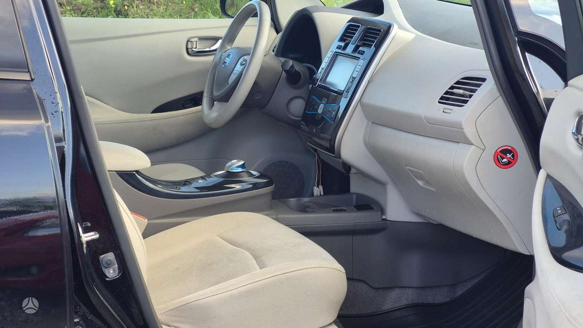 Nissan Leaf, 24 кВт·ч, Хэтчбек
