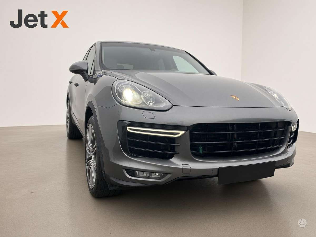 Porsche Cayenne, Седан