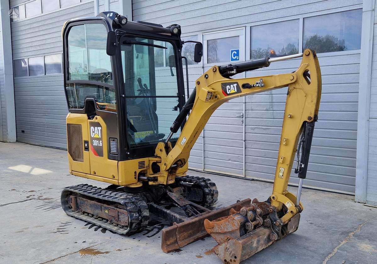 Caterpillar 301.6, ekskavatoriai
