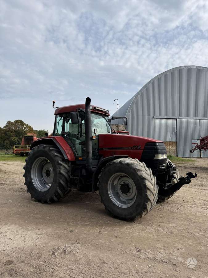 Case-IH MX 135, traktoriai