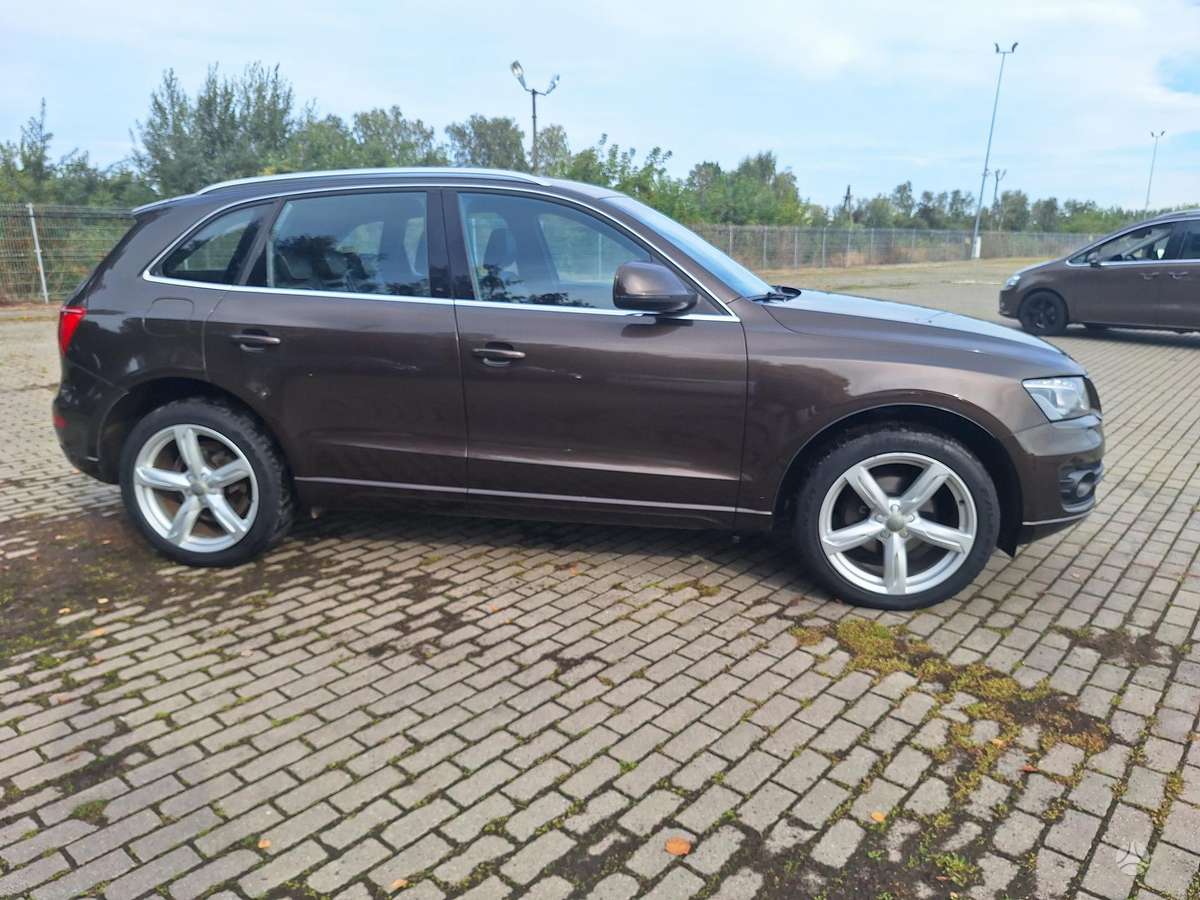 Audi Q5, 2.0 l., off-road / crossover