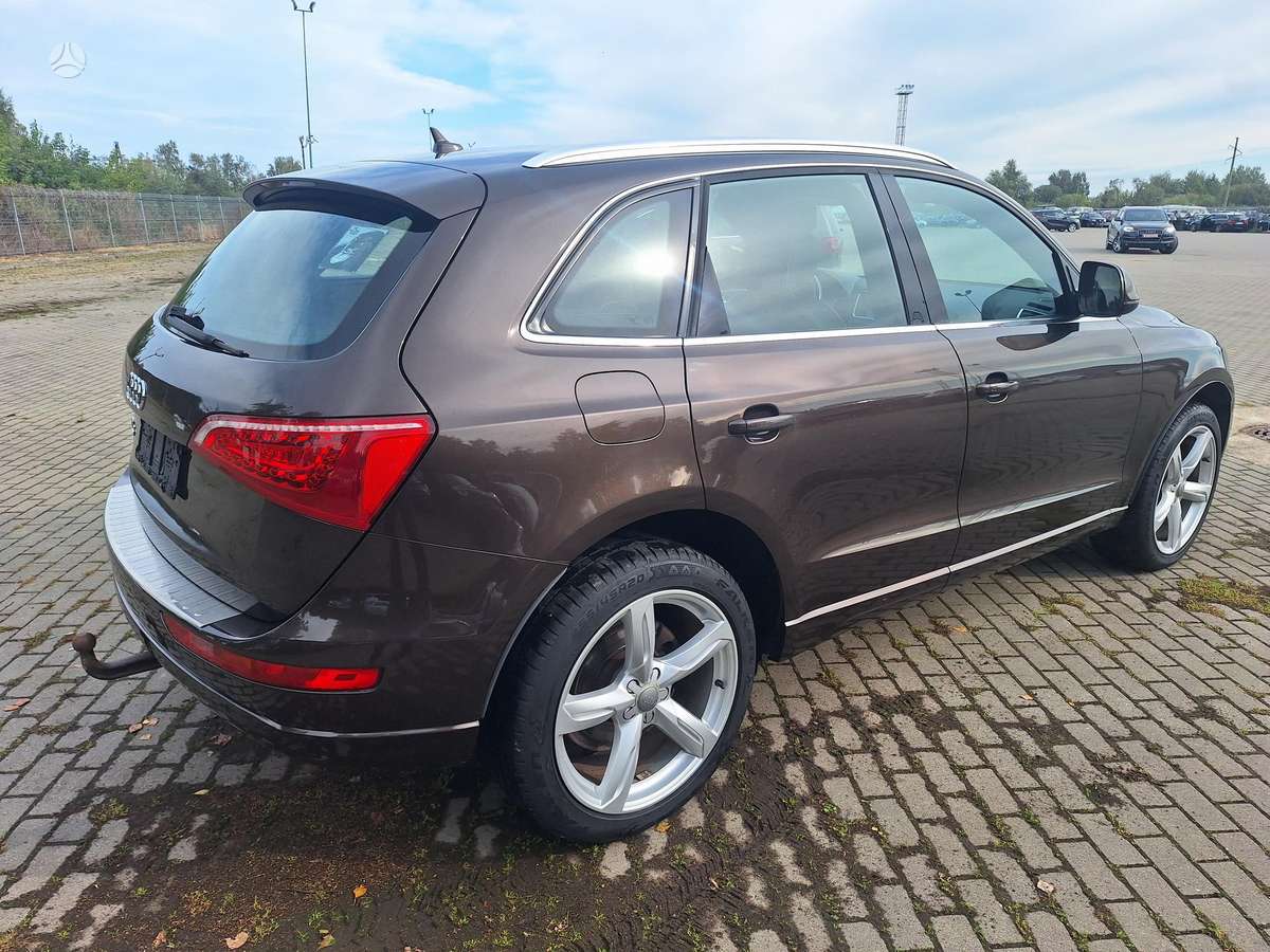 Audi Q5, 2.0 l., off-road / crossover