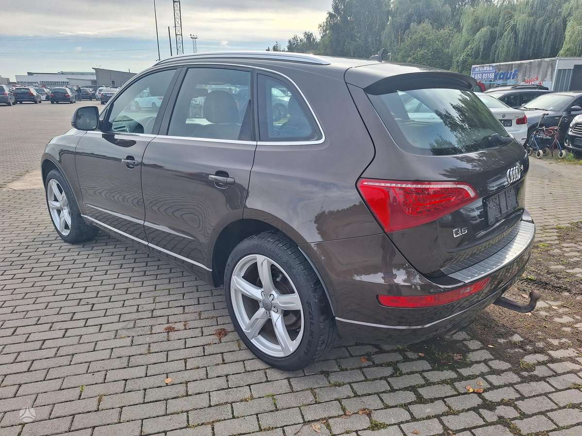 Audi Q5, 2.0 l., off-road / crossover