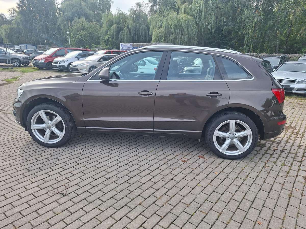 Audi Q5, 2.0 l., off-road / crossover