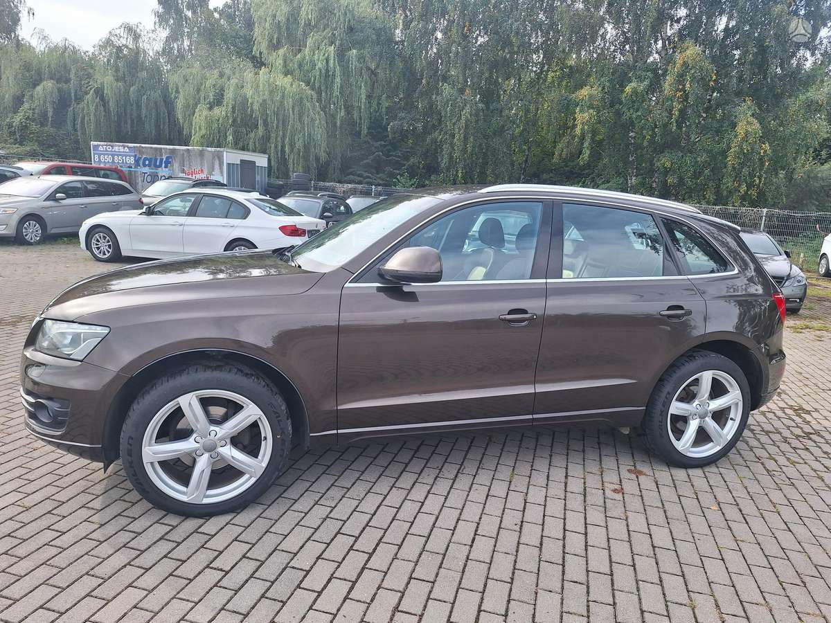 Audi Q5, 2.0 l., off-road / crossover