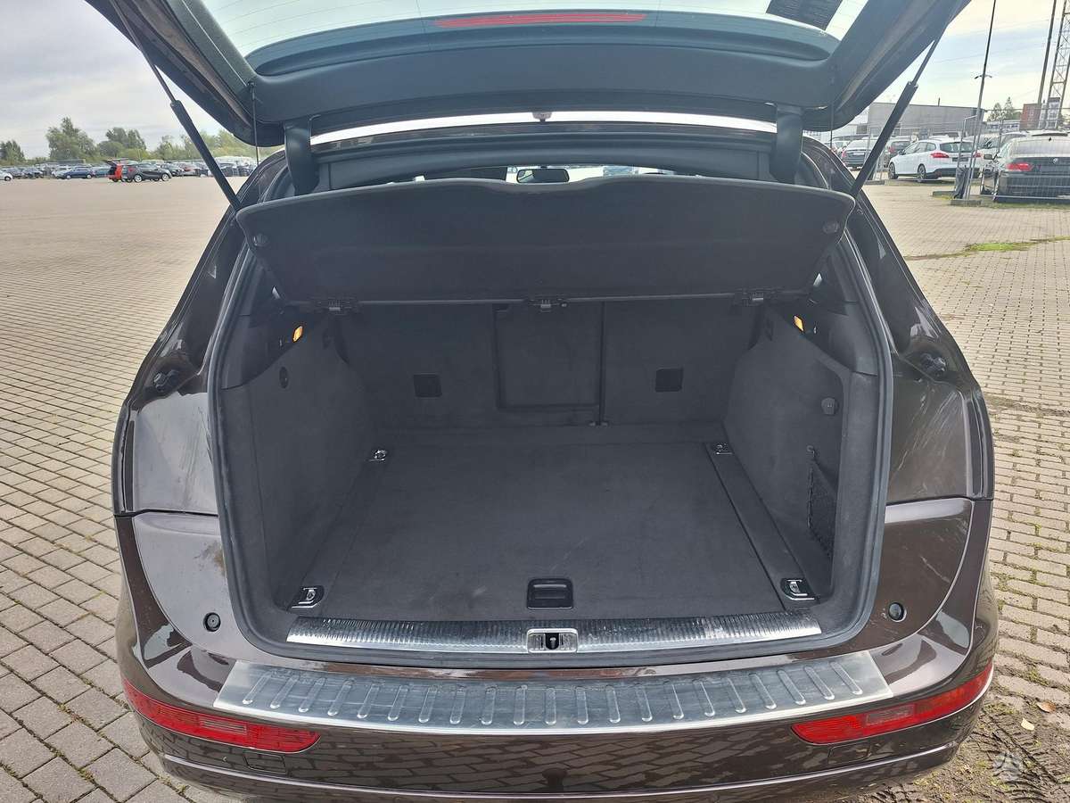 Audi Q5, 2.0 l., off-road / crossover
