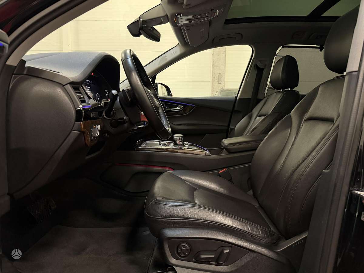 Audi SQ7, 3.0 l., off-road / crossover