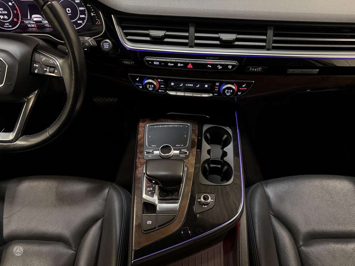 Audi SQ7, 3.0 l., off-road / crossover