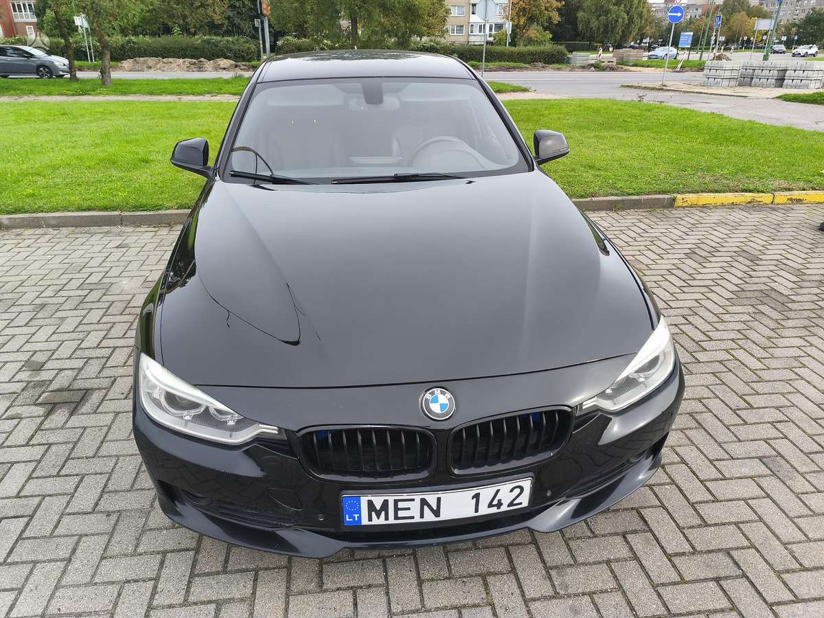 BMW 320, Седан