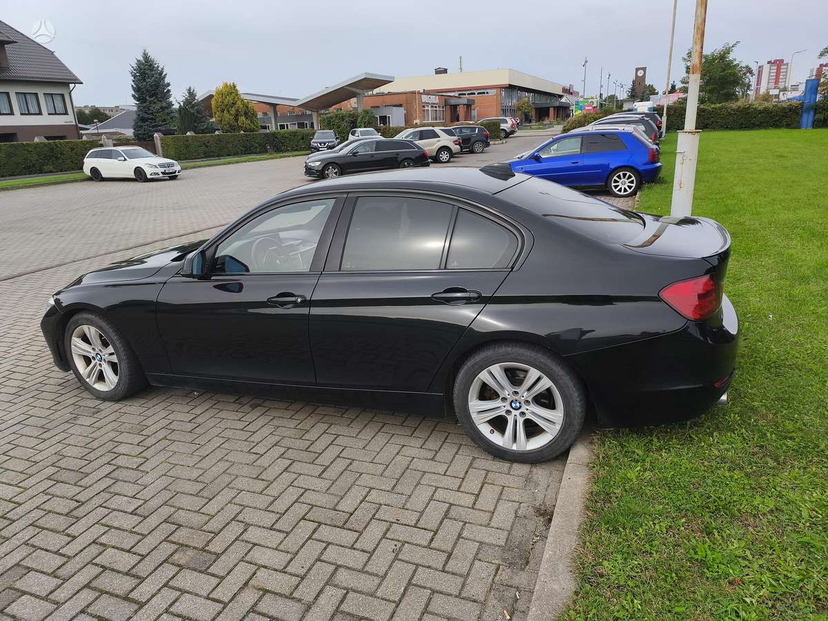 BMW 320, Седан