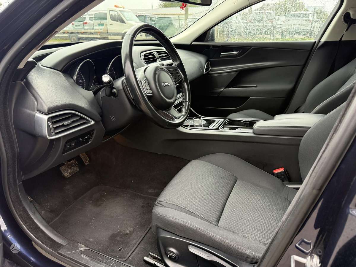 Jaguar XE, 2.0 l., Седан