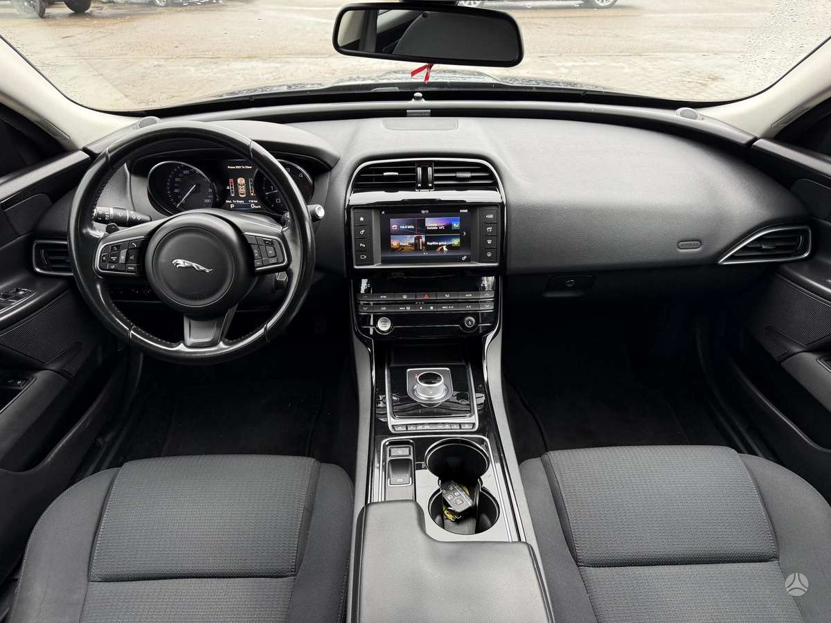 Jaguar XE, 2.0 l., Седан