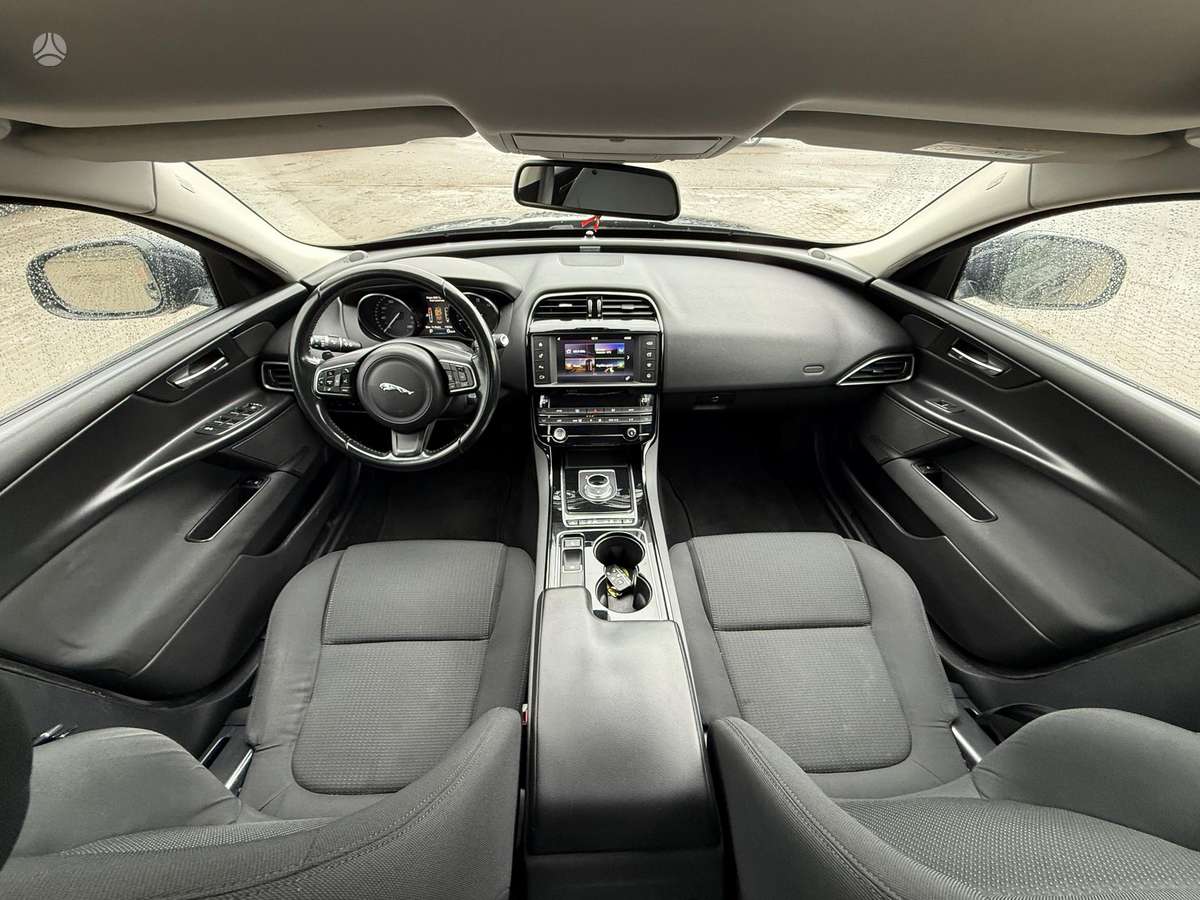 Jaguar XE, 2.0 l., Седан