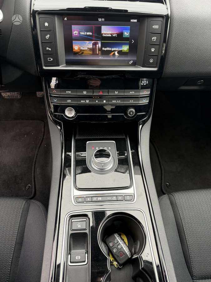 Jaguar XE, 2.0 l., Седан