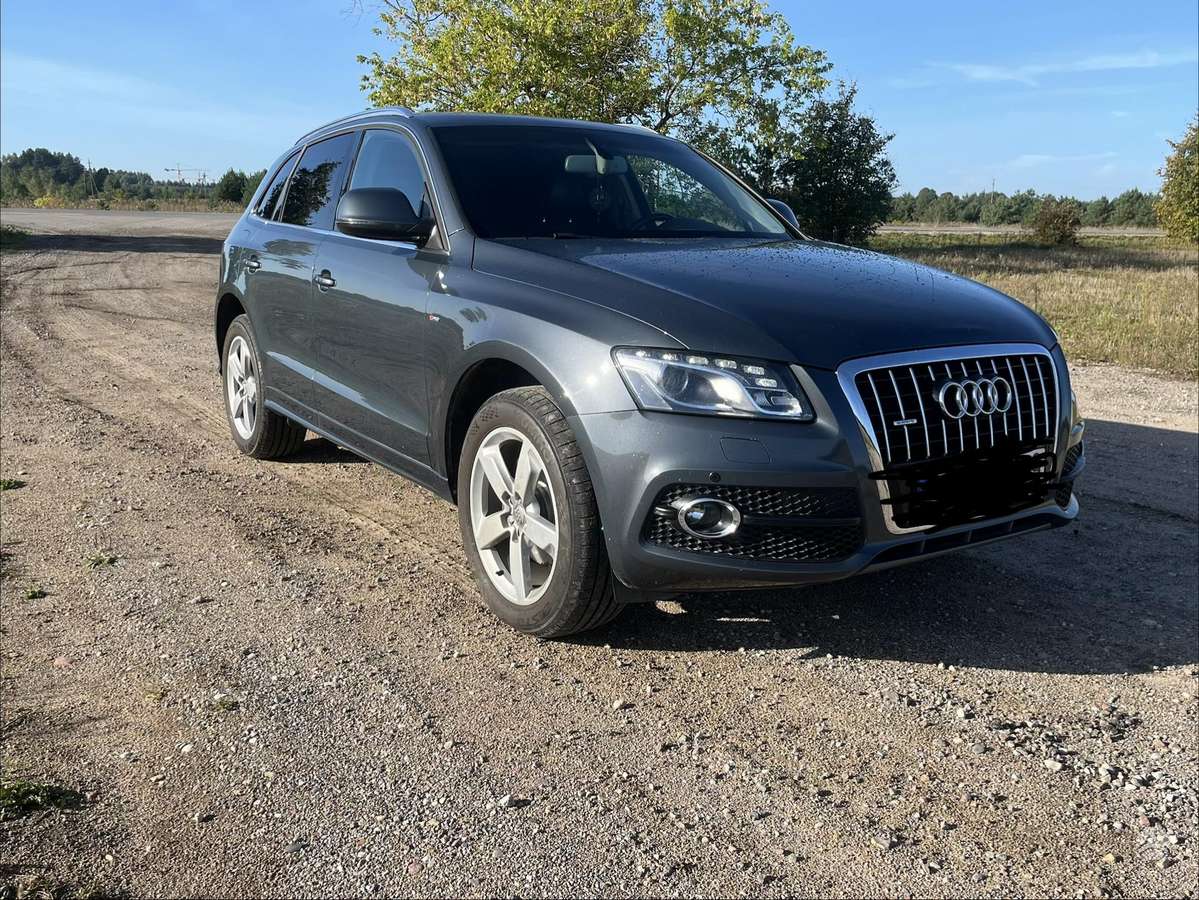 Audi Q5, 3.2 l., off-road / crossover