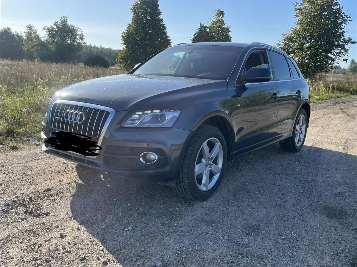 Audi Q5, 3.2 l., off-road / crossover