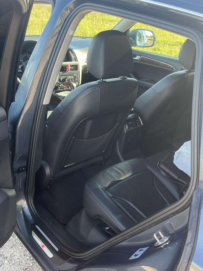 Audi Q5, 3.2 l., off-road / crossover