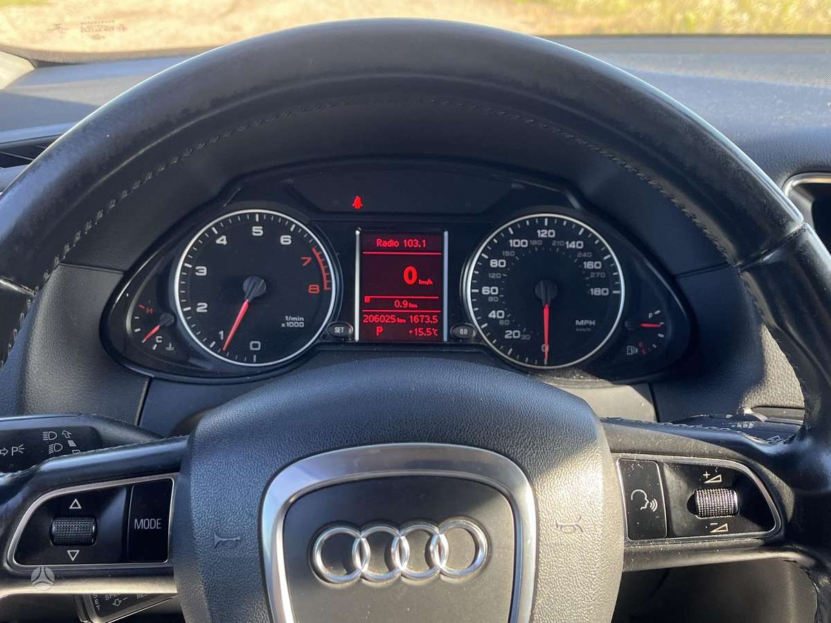 Audi Q5, 3.2 l., off-road / crossover