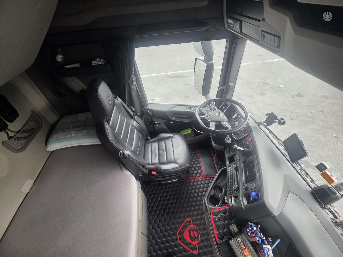 Scania V8, auto transporters