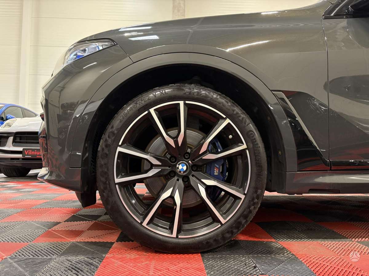 BMW X7, 3.0 l., off-road / crossover