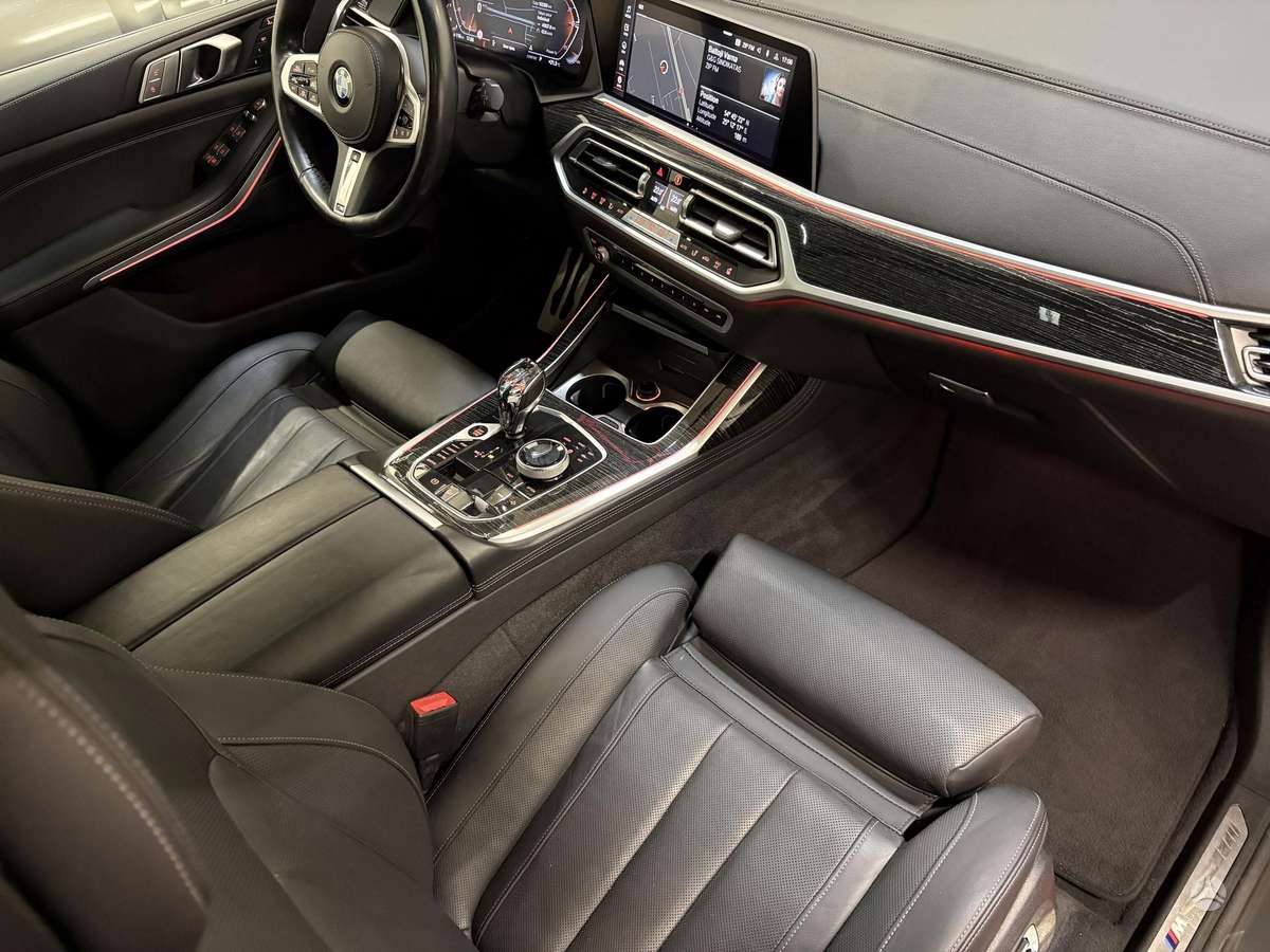 BMW X7, 3.0 l., off-road / crossover