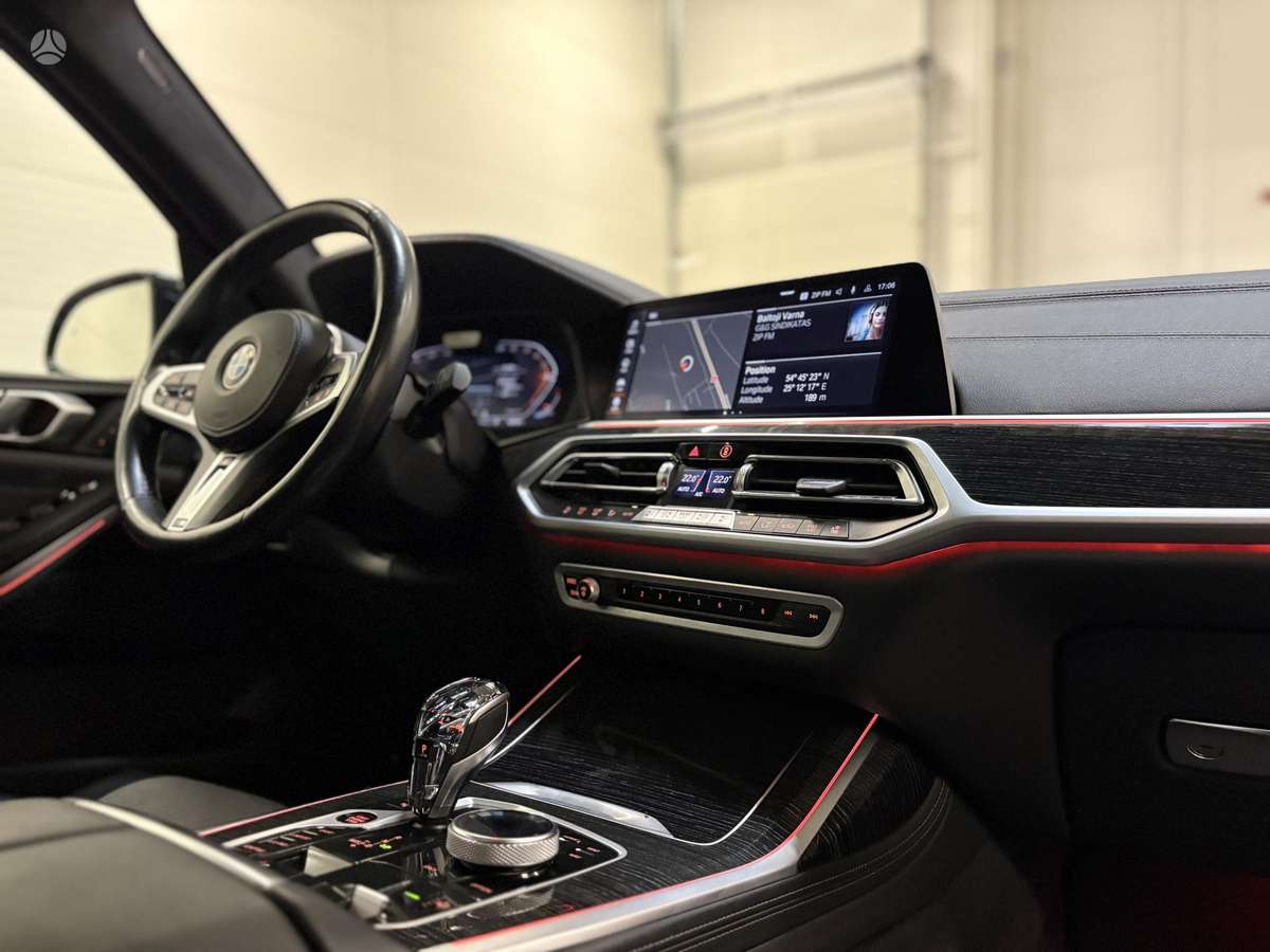BMW X7, 3.0 l., off-road / crossover