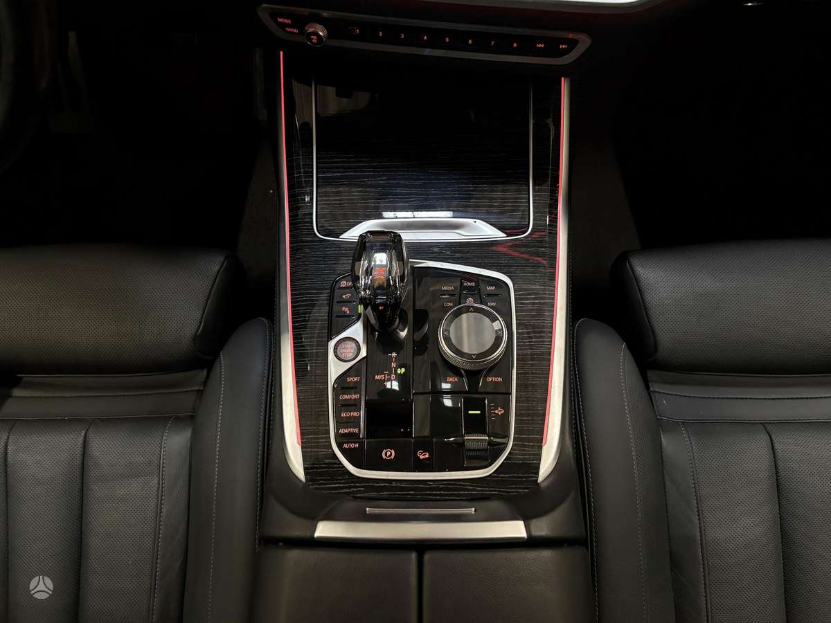 BMW X7, 3.0 l., off-road / crossover