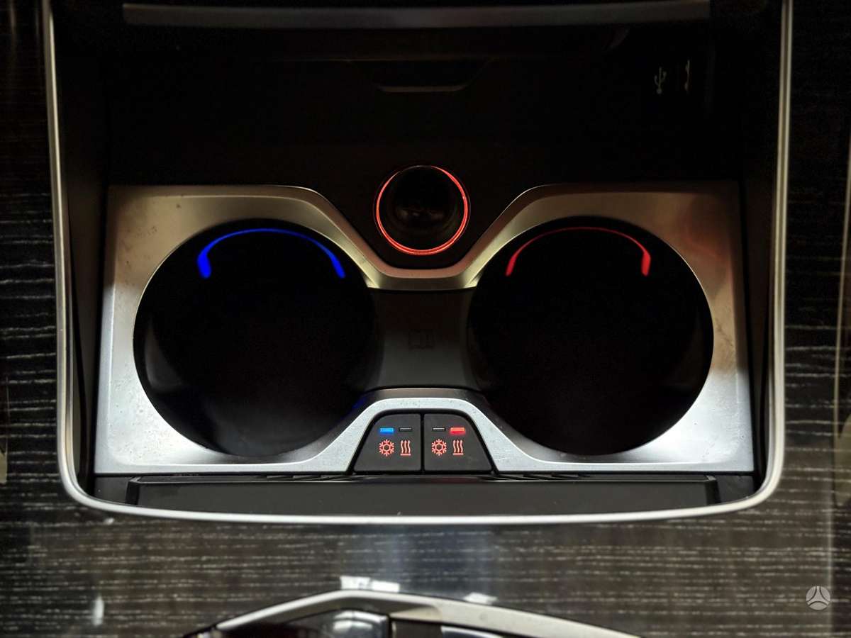 BMW X7, 3.0 l., off-road / crossover