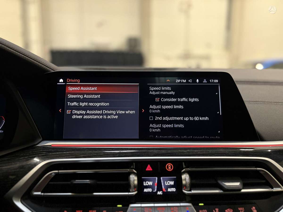BMW X7, 3.0 l., off-road / crossover