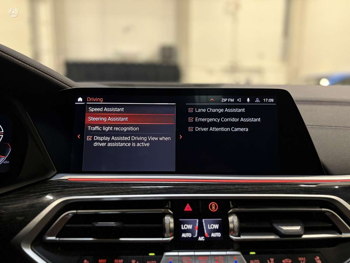 BMW X7, 3.0 l., off-road / crossover