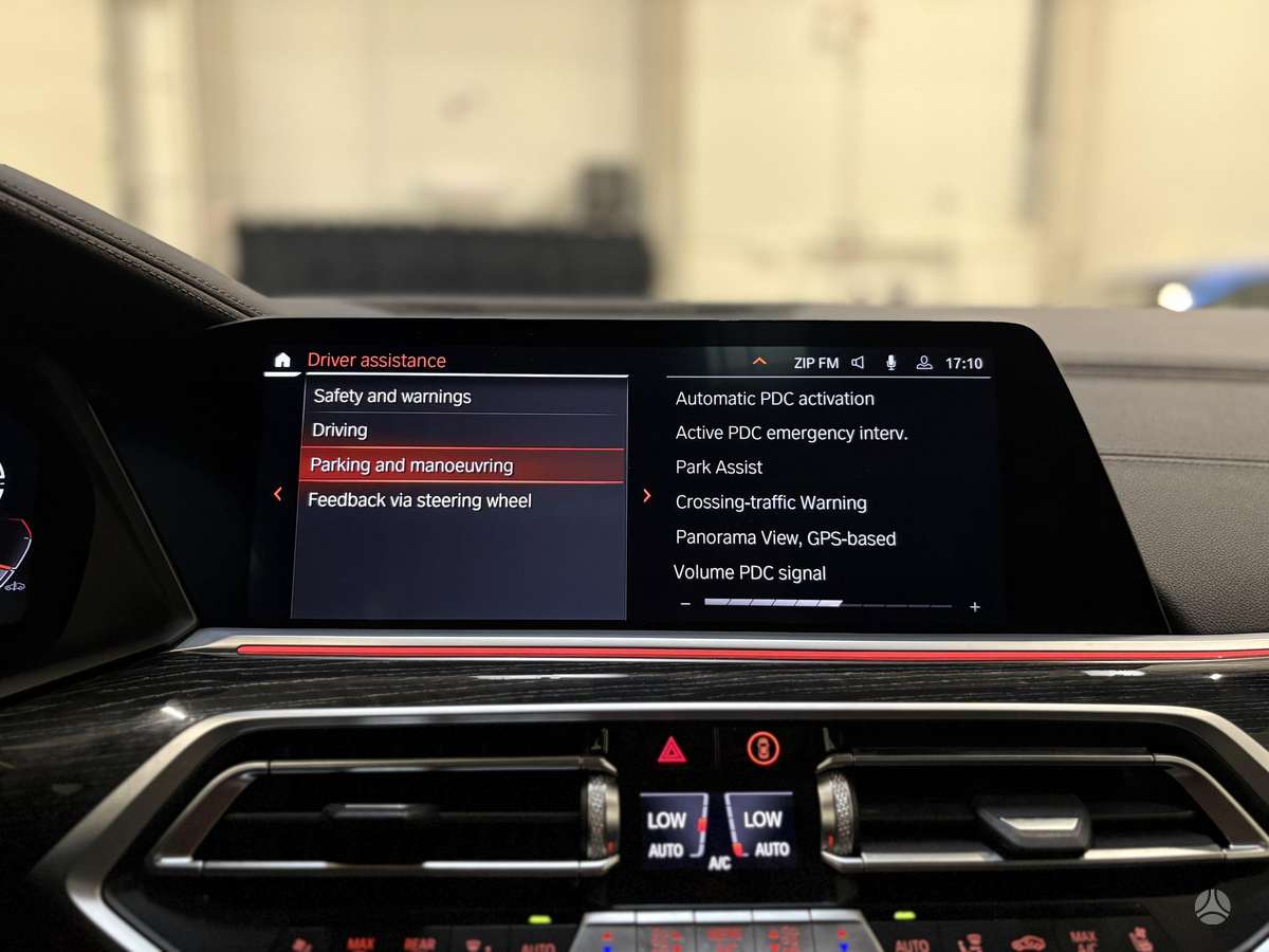BMW X7, 3.0 l., off-road / crossover