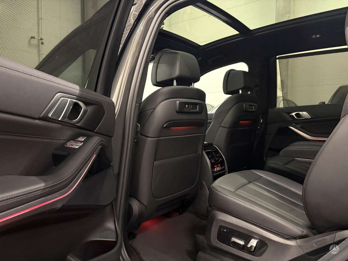 BMW X7, 3.0 l., off-road / crossover