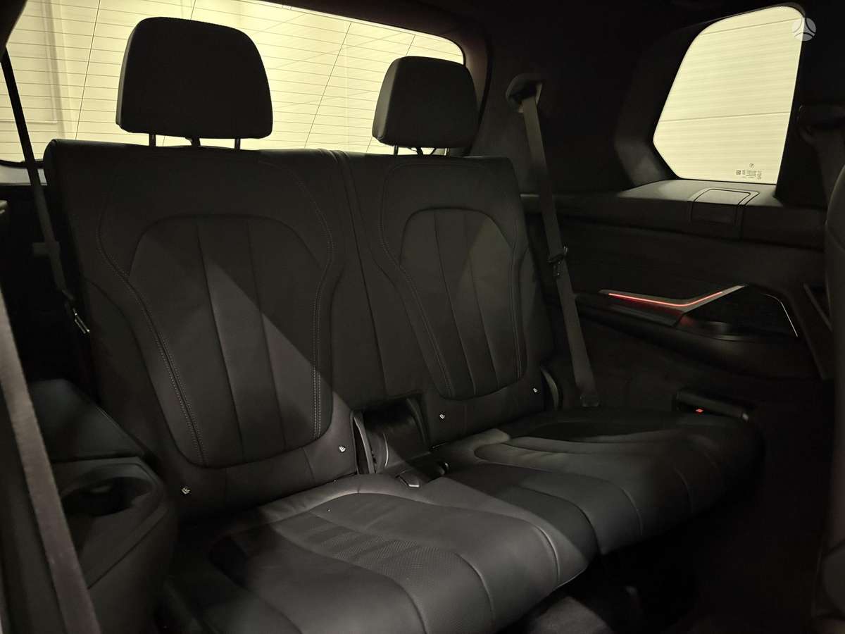BMW X7, 3.0 l., off-road / crossover