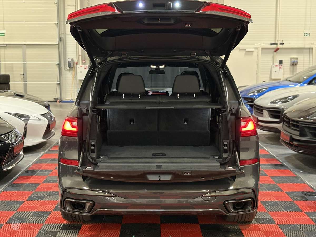 BMW X7, 3.0 l., off-road / crossover