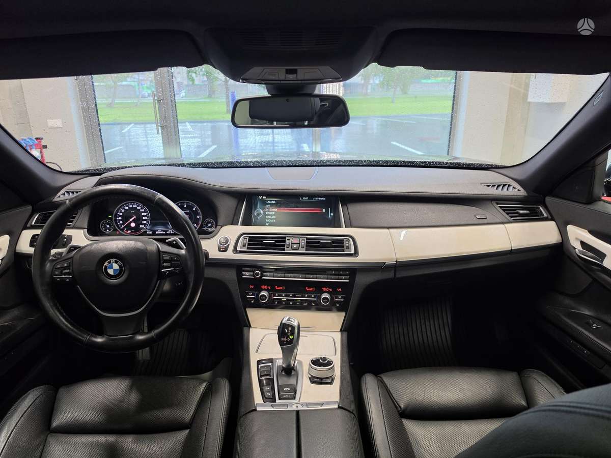 BMW 730, 3.0 l., Седан