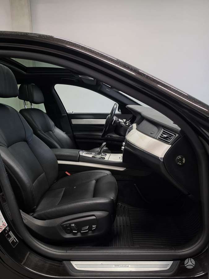 BMW 730, 3.0 l., Седан
