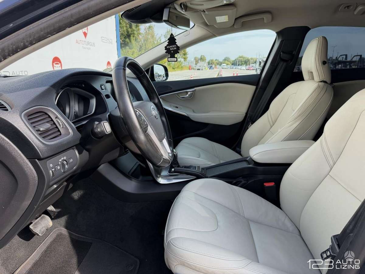 Volvo V40, 2.0 l., Хэтчбек