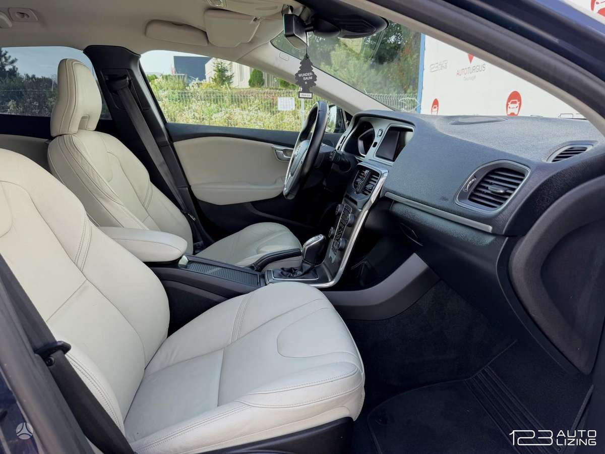 Volvo V40, 2.0 l., Хэтчбек