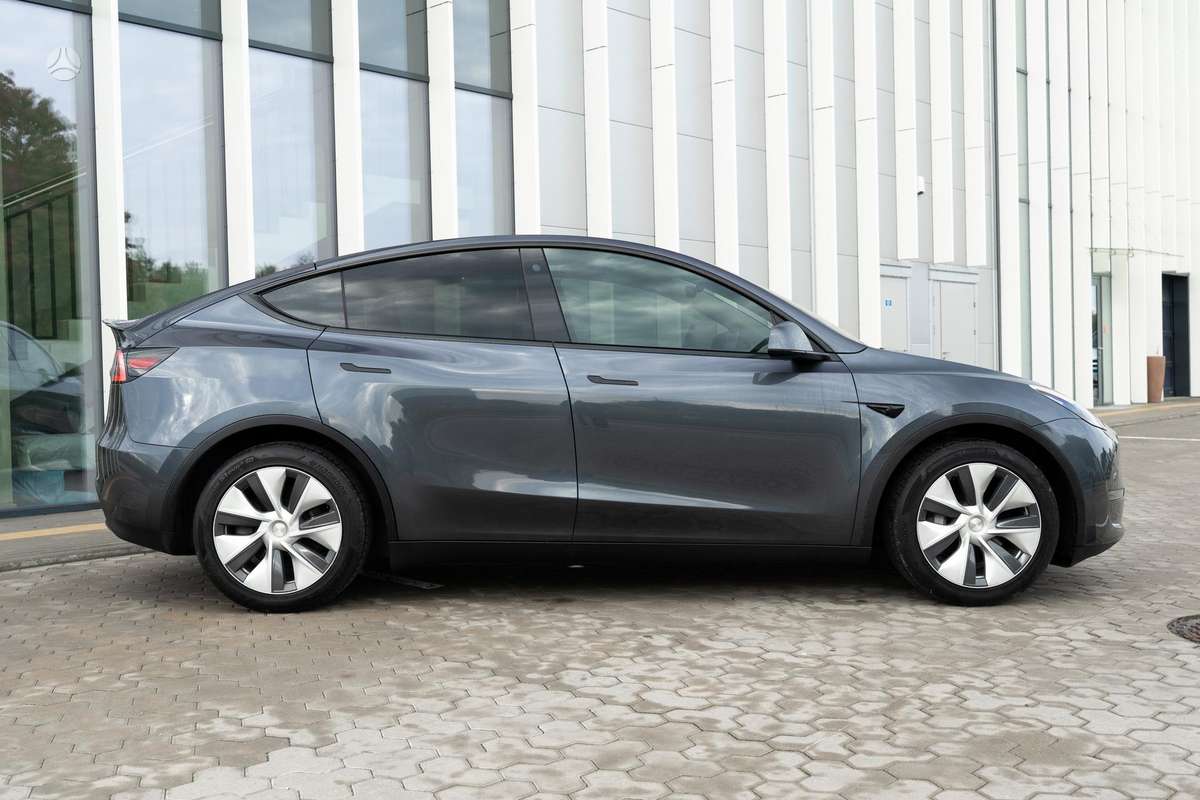 Tesla Model Y, 75 kWh, off-road / crossover