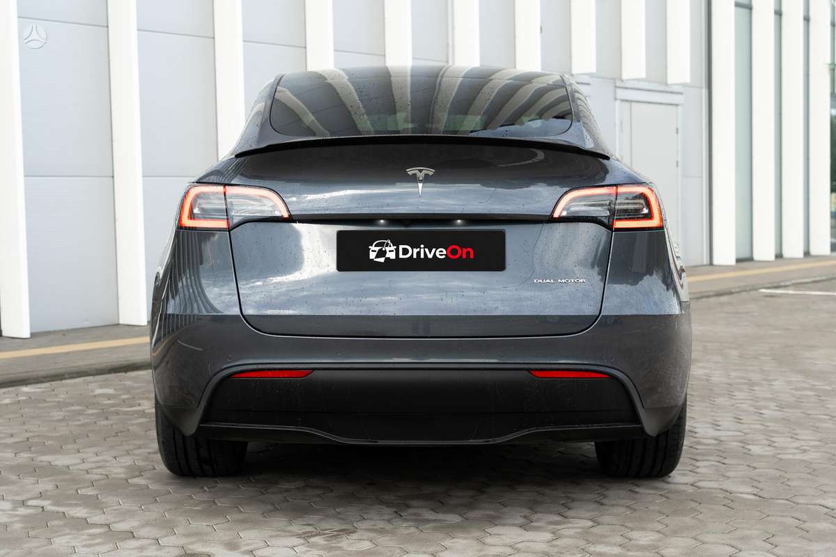 Tesla Model Y, 75 kWh, off-road / crossover
