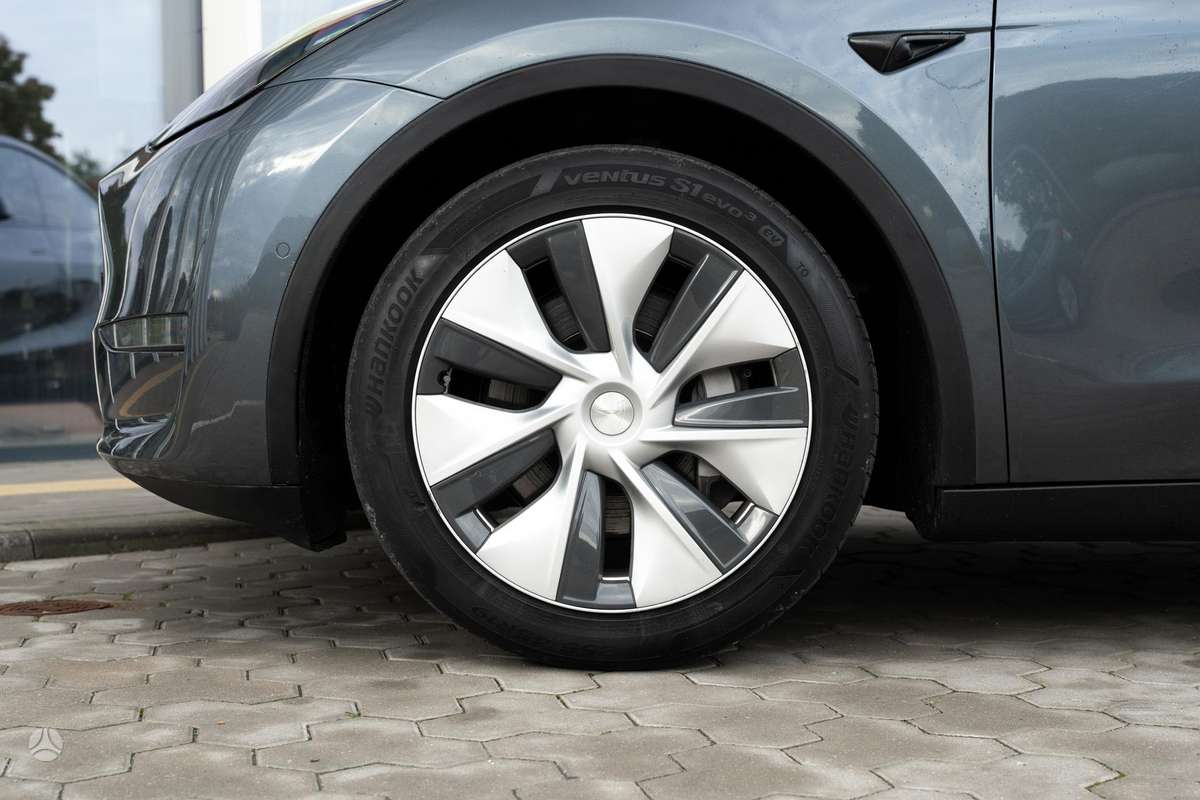 Tesla Model Y, 75 kWh, off-road / crossover