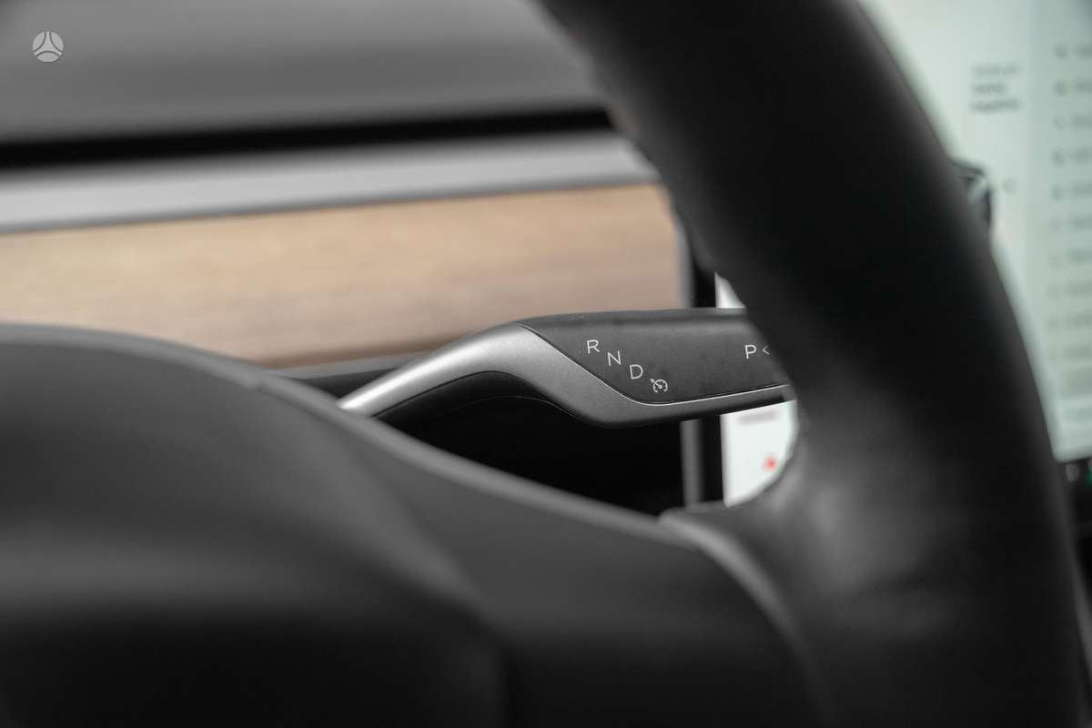 Tesla Model Y, 75 kWh, off-road / crossover