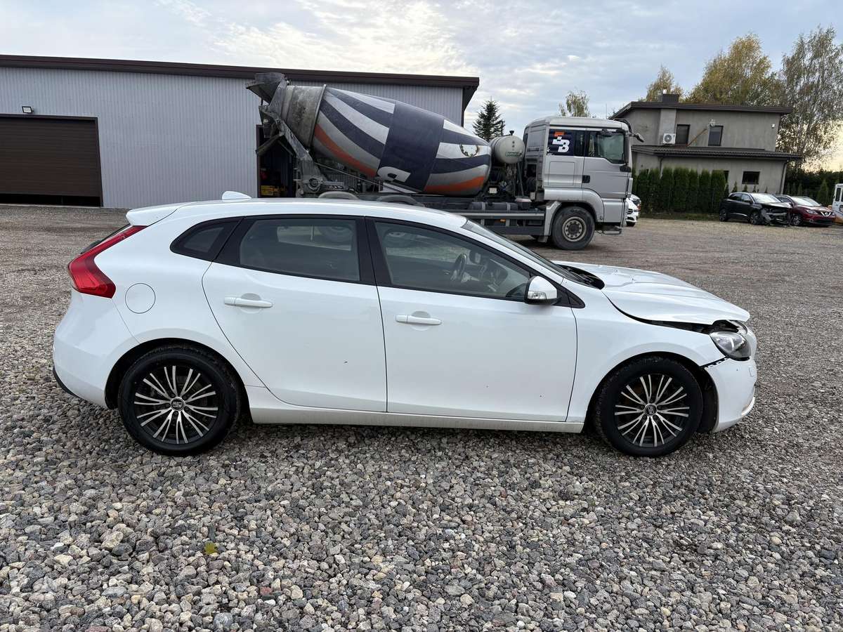 Volvo V40, 1.6 l., hatchback