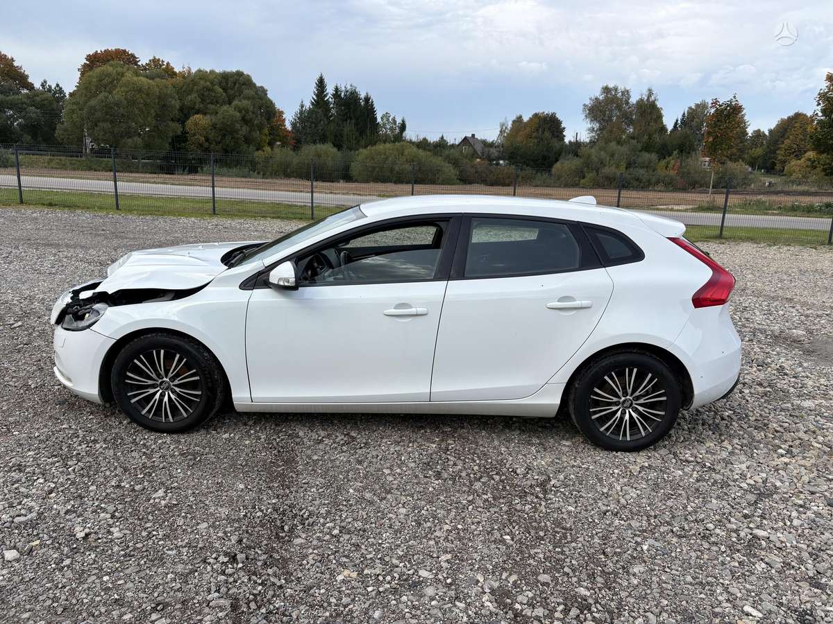 Volvo V40, 1.6 l., hatchback