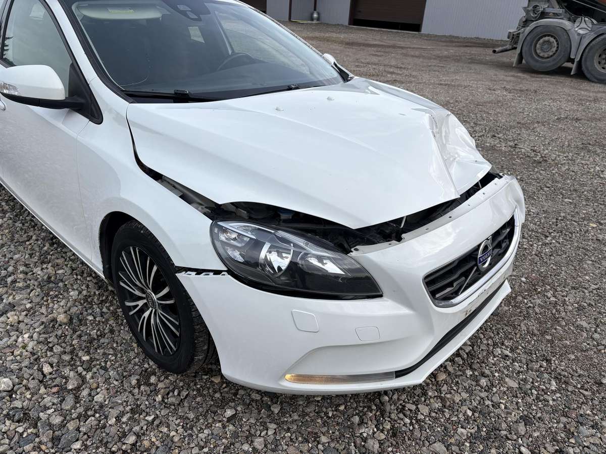 Volvo V40, 1.6 l., hatchback