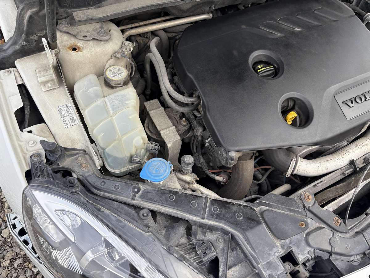 Volvo V40, 1.6 l., hatchback