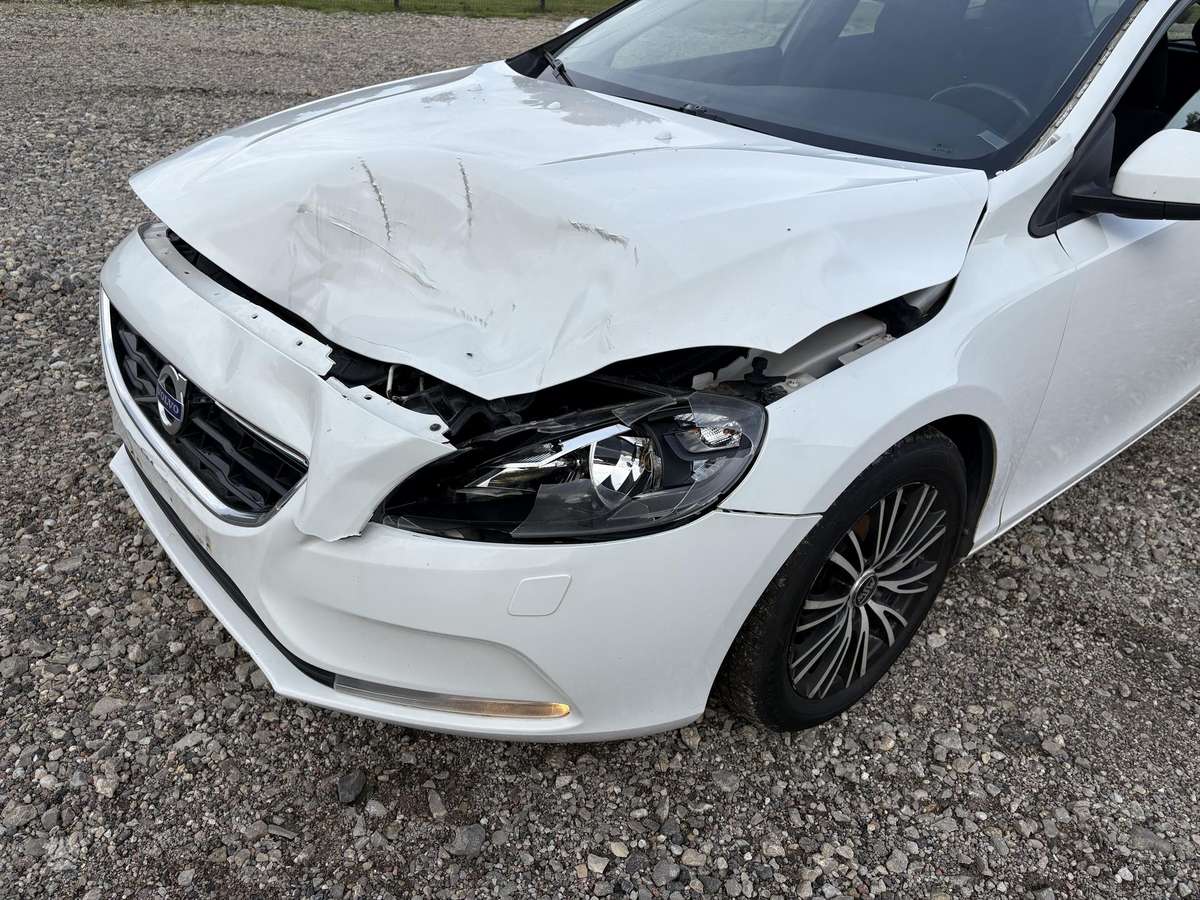 Volvo V40, 1.6 l., hatchback