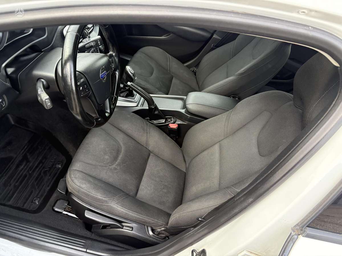 Volvo V40, 1.6 l., hatchback