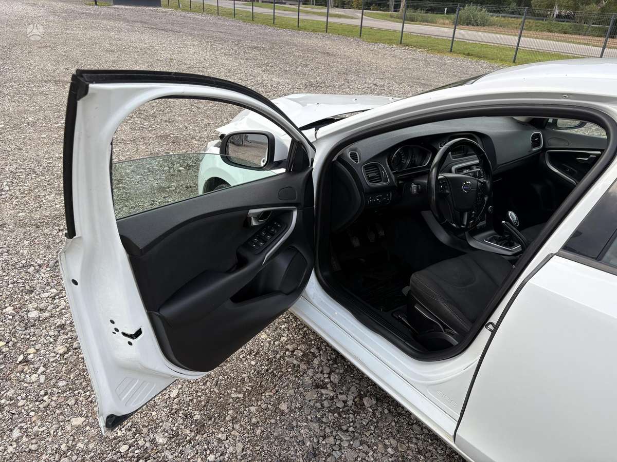 Volvo V40, 1.6 l., hatchback